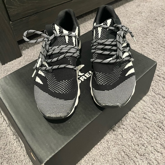 Sorel Black Kinetic Lace Sneaker Size 8 Womens - Picture 5 of 11